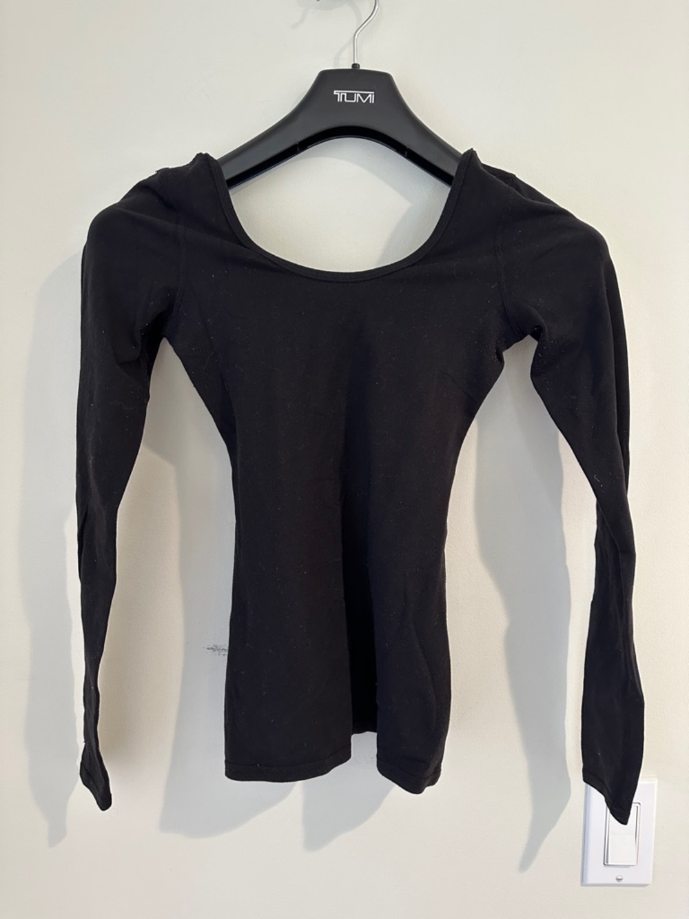 Lululemon Black Long-Sleeve Women's Scoop Neck Top. Sz Small